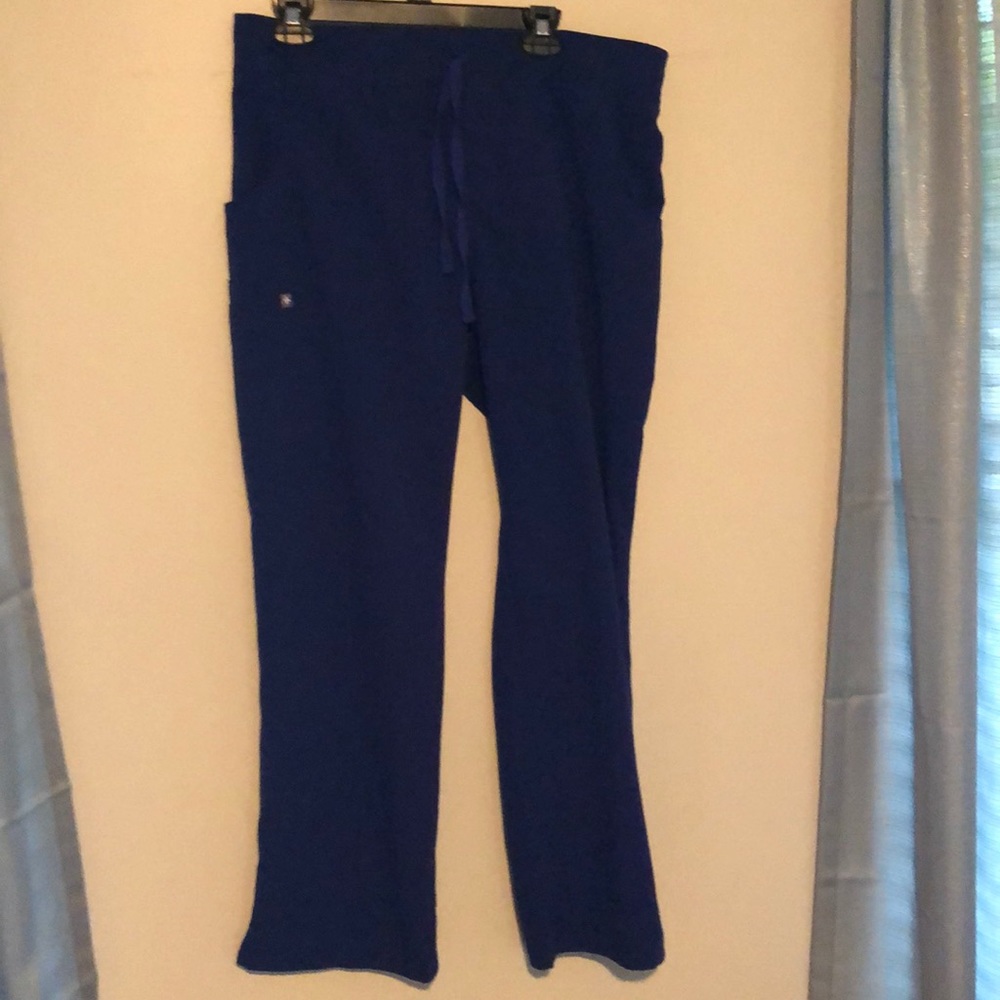 Women’s figs kade cargo scrub pants